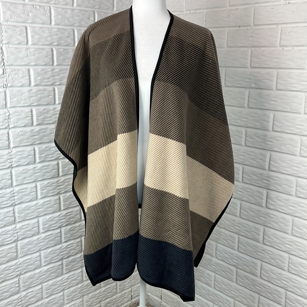 IKE BEHAR Reversible Fashion Wrap Fleece One Size - Picture 2 of 7